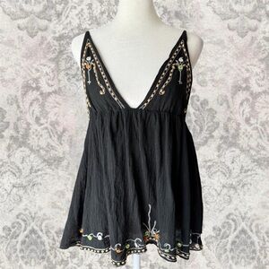 Black Embroidered Beaded Summer V-Neck Stretchy Beach Vacation Women’s Small Top